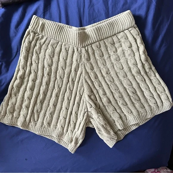Cable Knit Light Green Shorts - Picture 1 of 2